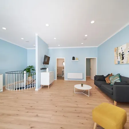 Apartment Design Mit Kostenfreiem Garagen Parkplatz Im Zentrum *